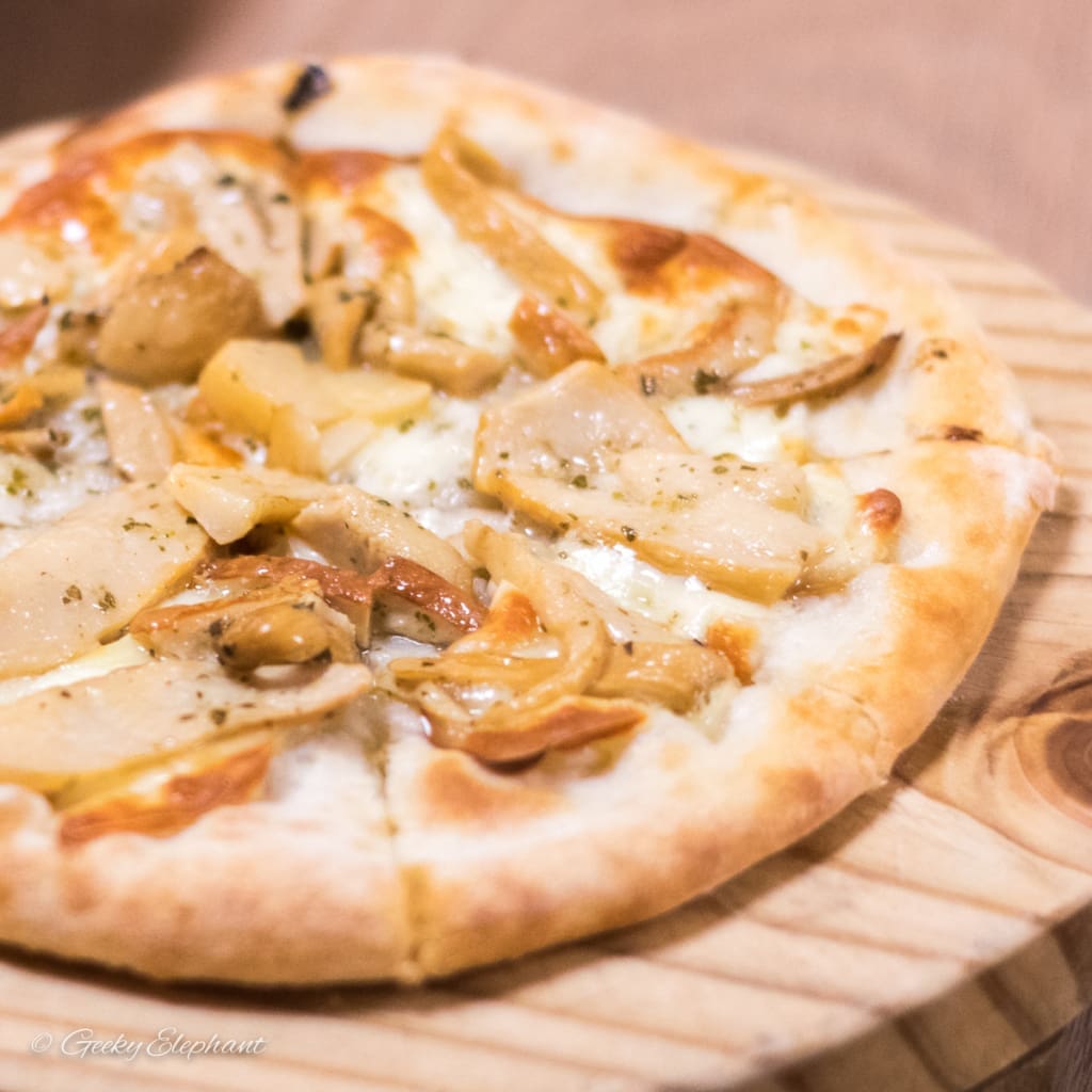 Ricciotti Pizza Pasta Grill: 9” Porcini E Scamorza Pizza